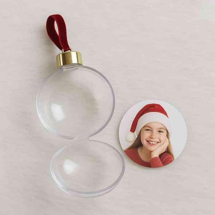 Průhledná vánoční baňka na fotku