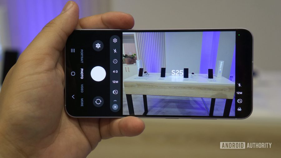 Galaxy S25 dostane kamerový trik z S26 v One UI 9