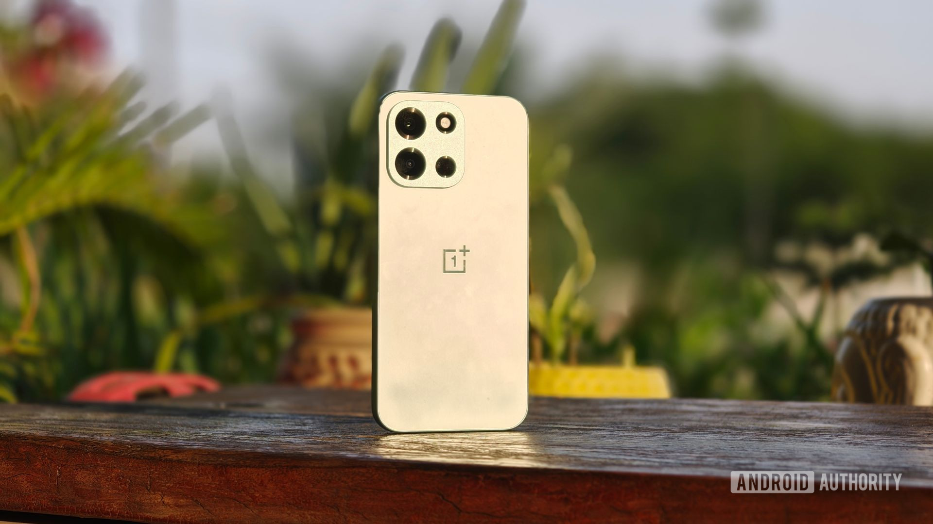 Třetina věrných uživatelů OnePlusu by si našla jinou značku, kdyby OPPO převzala kontrolu